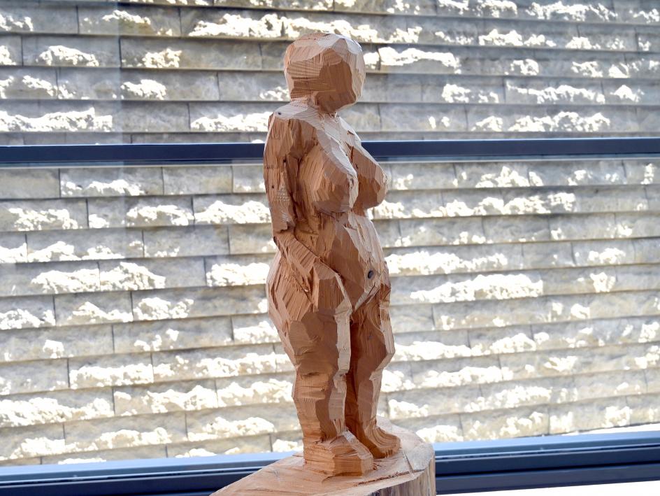 Stephan Balkenhol (1993–2017), Venus von Willendorf, Schwäbisch Hall, Kunsthalle Würth, Untergeschoß Durchgang, 2017, Bild 3/6