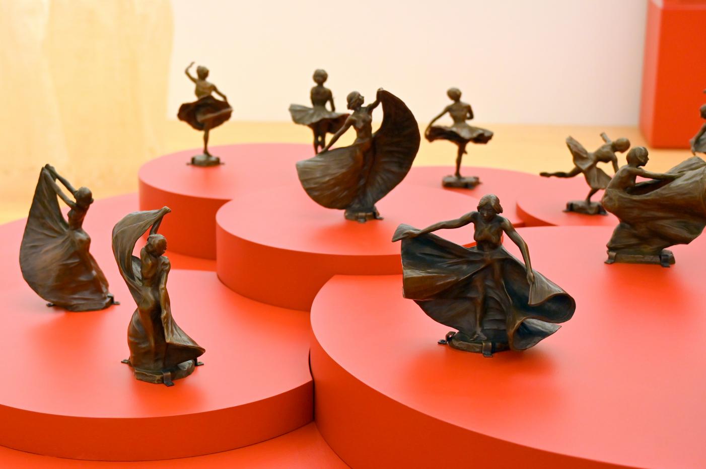 François-Rupert Carabin (1887–1920), Loïe Fuller, Straßburg, Musée d’Art moderne et contemporain, Saal 8, 1896–1897, Bild 2/5