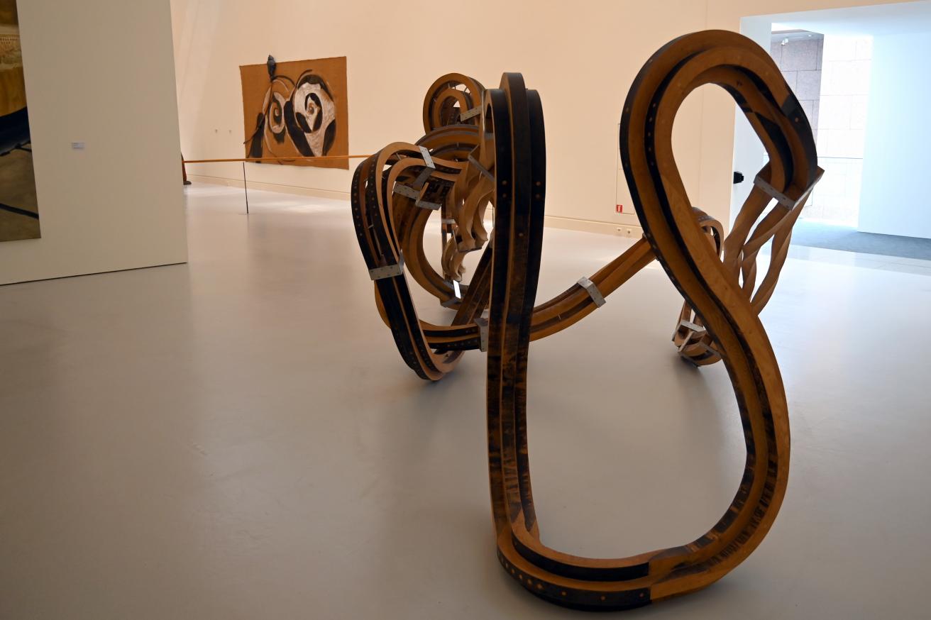 Richard Deacon (2004–2009), Quick, Straßburg, Musée d’Art moderne et contemporain, Saal Obergeschoß 1, 2009, Bild 4/5