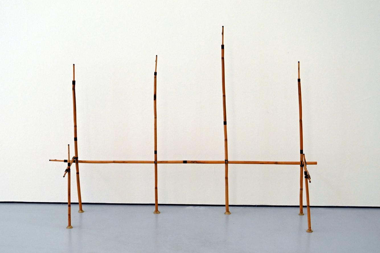Michel Aubry (1985), Musiksitz für zwei Ringer von Launeddas und Madonna Ciccone, Straßburg, Musée d’Art moderne et contemporain, Saal Obergeschoß 1, 1985