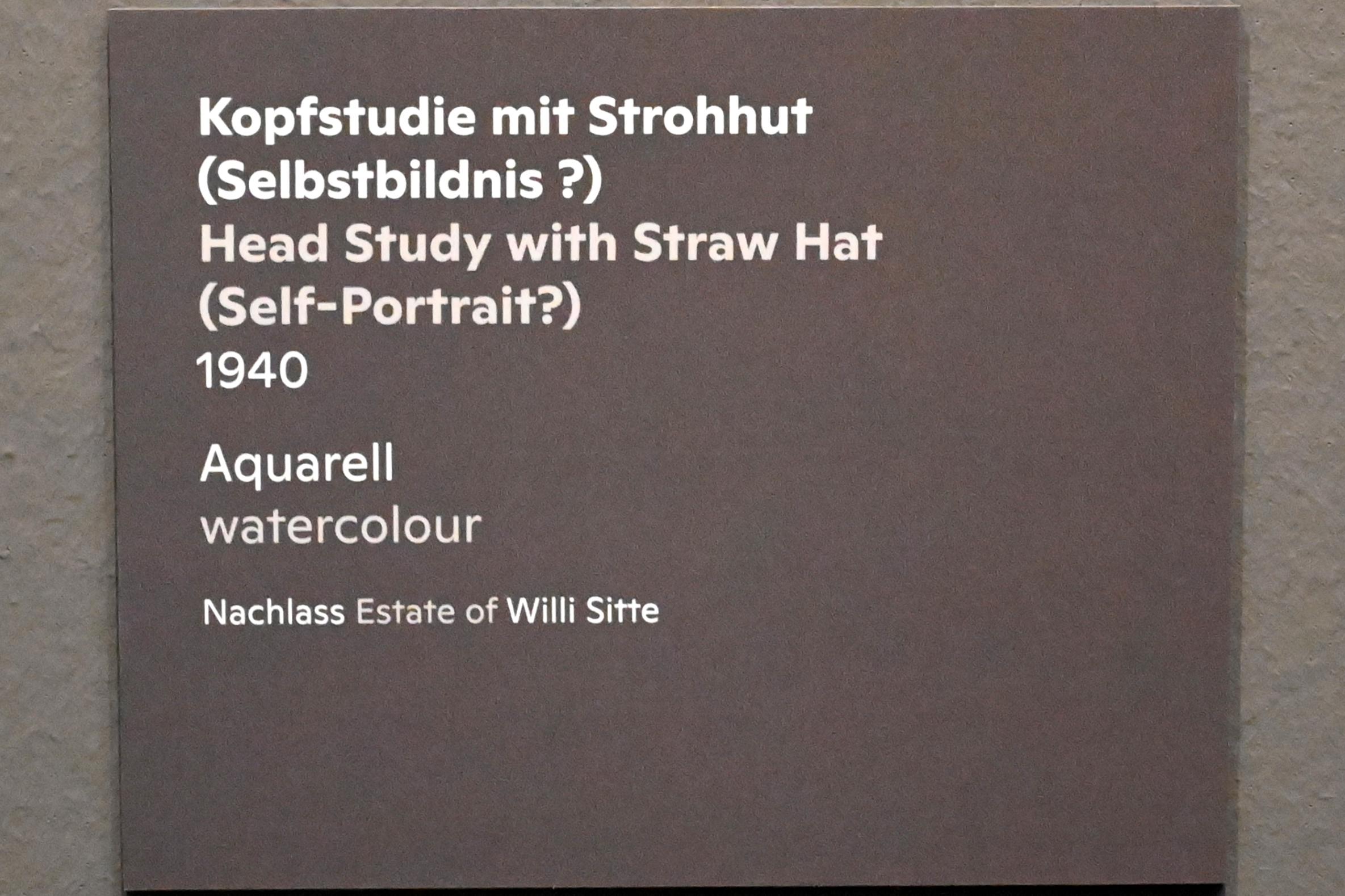 Willi Sitte (1938–2002), Kopfstudie mit Strohhut (Selbstbildnis?), Halle (Saale), Kunstmuseum Moritzburg, Ausstellung "Sittes Welt" vom 03.10.2021 - 06.02.2022, Saal 2, 1940, Bild 2/2