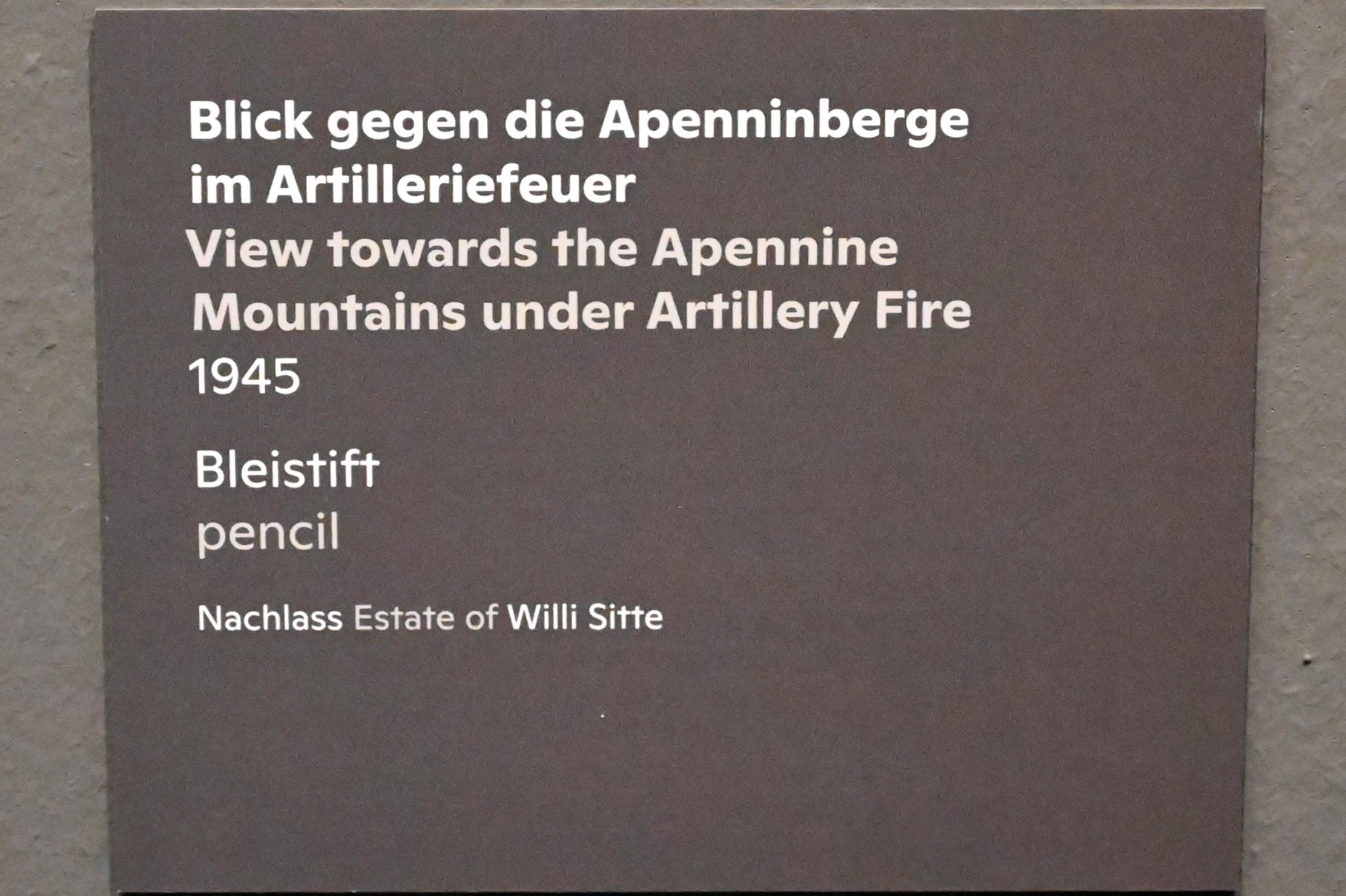 Willi Sitte (1938–2002), Blick gegen die Apenninberge im Artilleriefeuer, Halle (Saale), Kunstmuseum Moritzburg, Ausstellung "Sittes Welt" vom 03.10.2021 - 06.02.2022, Saal 2, 1945, Bild 2/2