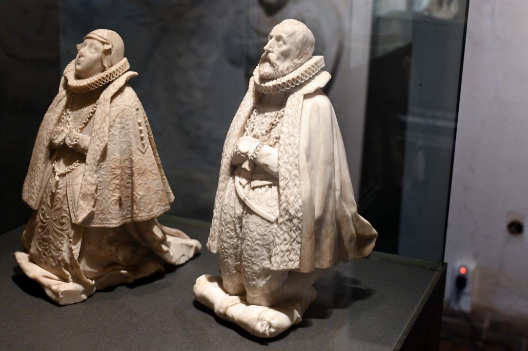Valentin Silbermann (1602), Stifterfiguren aus dem Epitaph des Dr. jur. Henning Hammel, Halle (Saale), Kirche St. Ulrich, jetzt Halle (Saale), Kunstmuseum Moritzburg, Mittelalter Saal 1, 1602, Bild 2/5