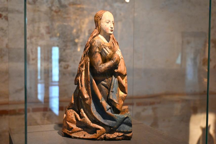 Kniende Heilige (Maria aus einer Verkündigung?), Halle (Saale), Kunstmuseum Moritzburg, Mittelalter Saal 2, 1510–1520, Bild 2/4