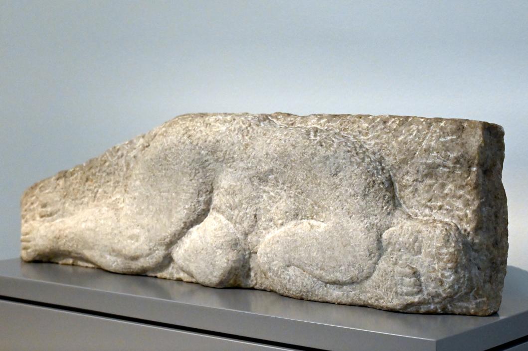 Werner Stötzer (1966–1992), Liegende (In Memoriam Bobrowski), Halle (Saale), Kunstmuseum Moritzburg, Wege der Moderne, Stötzer, Grzimek, 1966, Bild 2/3