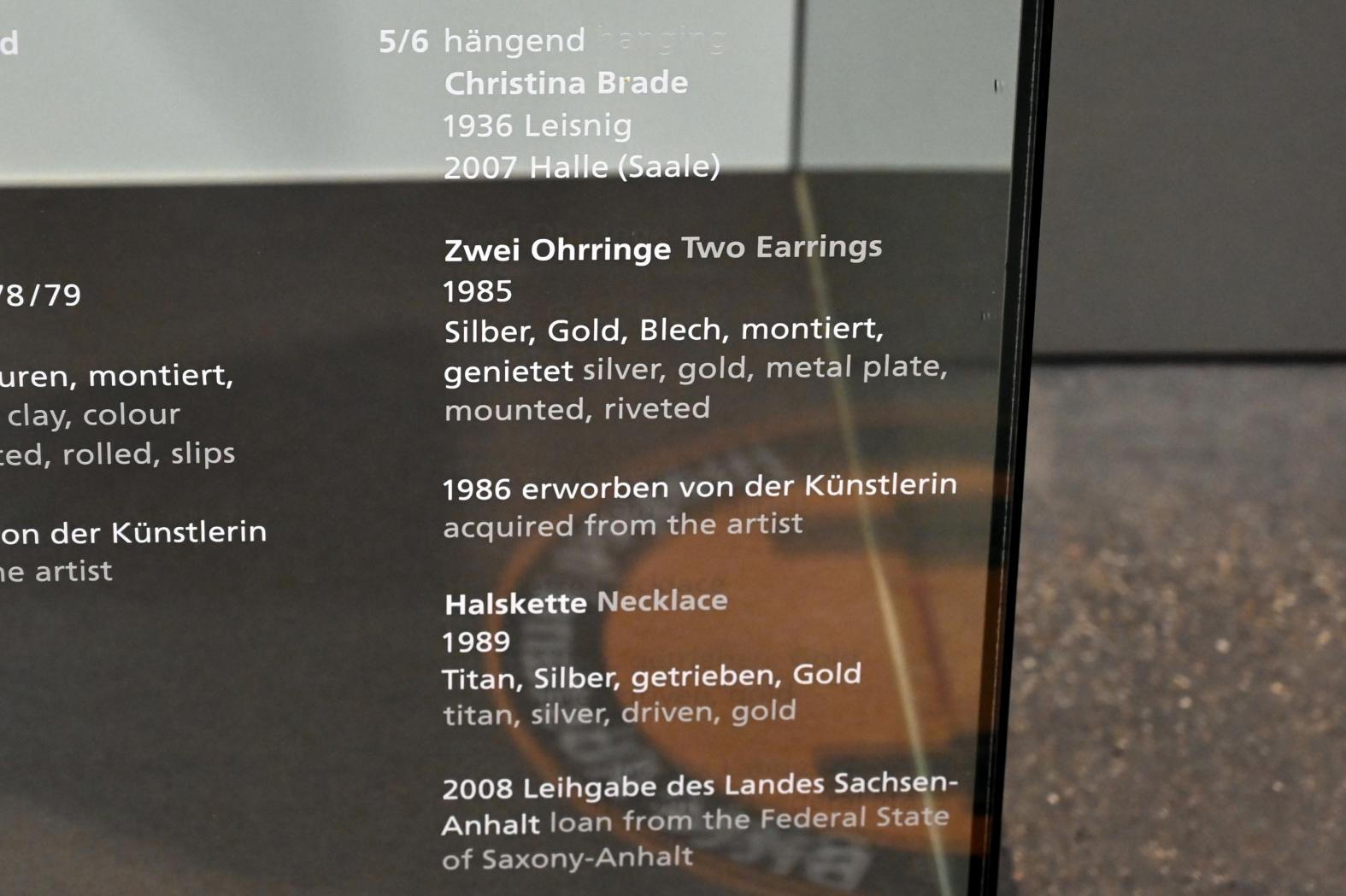 Christina Brade (1985–1989), Ohrring, Halle (Saale), Kunstmuseum Moritzburg, Wege der Moderne, Stötzer, Grzimek, 1985, Bild 3/3