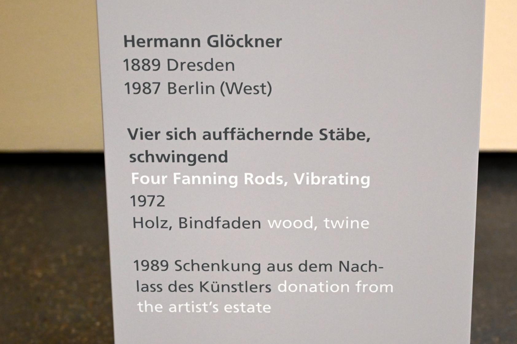 Hermann Glöckner (1931–1981), Vier sich auffächernde Stäbe, schwingend, Halle (Saale), Kunstmuseum Moritzburg, Wege der Moderne, Glöckner, Bartnig, 1972, Bild 4/4