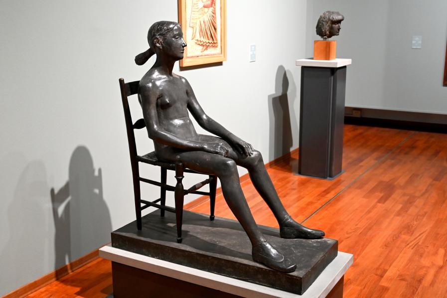 Giacomo Manzù (1938–1948), Sitzendes Mädchen (Kind auf einem Stuhl), Turin, Galleria civica d'arte moderna e contemporanea (GAM Torino), Saal 10, 1948, Bild 2/4