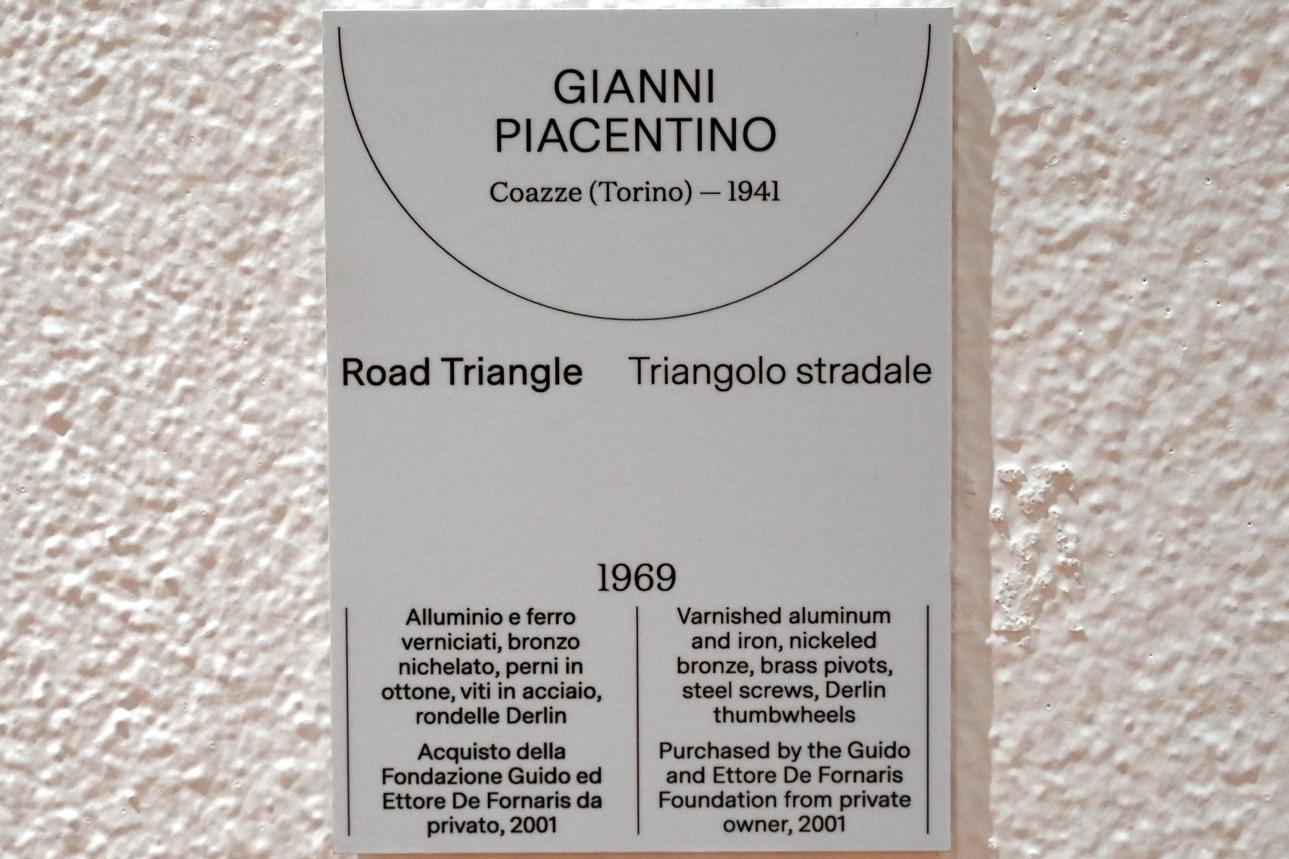 Gianni Piacentino (1969), Straßendreieck, Turin, Galleria civica d'arte moderna e contemporanea (GAM Torino), Saal 16, 1969, Bild 4/4