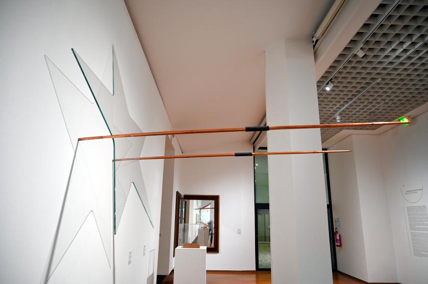 Gilberto Zorio (1969–1977), Kristallstern mit Speeren, Turin, Galleria civica d'arte moderna e contemporanea (GAM Torino), Saal 19, 1977, Bild 2/4