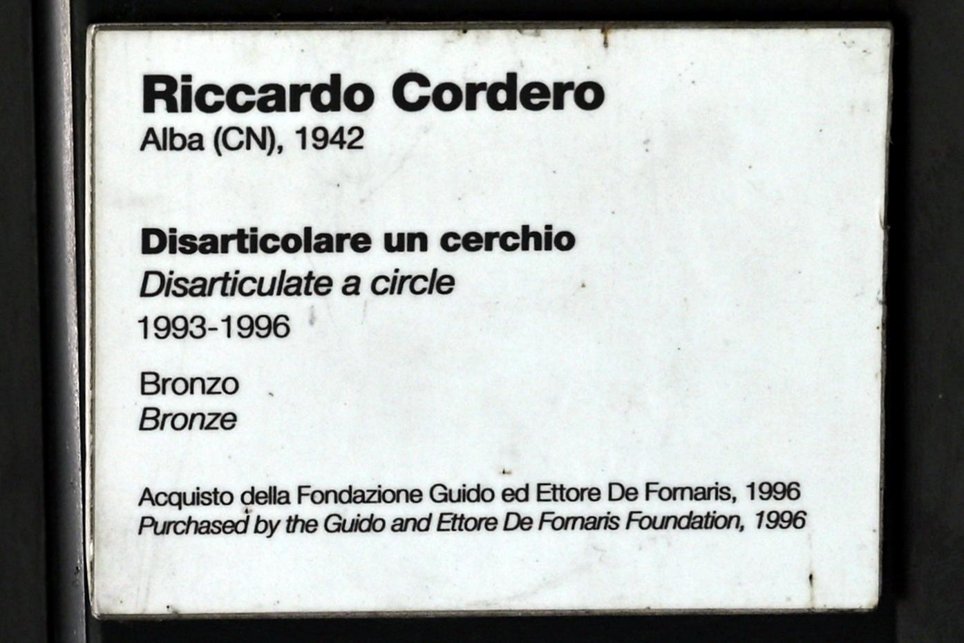 Riccardo Cordero (1994), Disartikuliere einen Kreis, Turin, Galleria civica d'arte moderna e contemporanea (GAM Torino), Eingang, 1993–1996, Bild 4/4