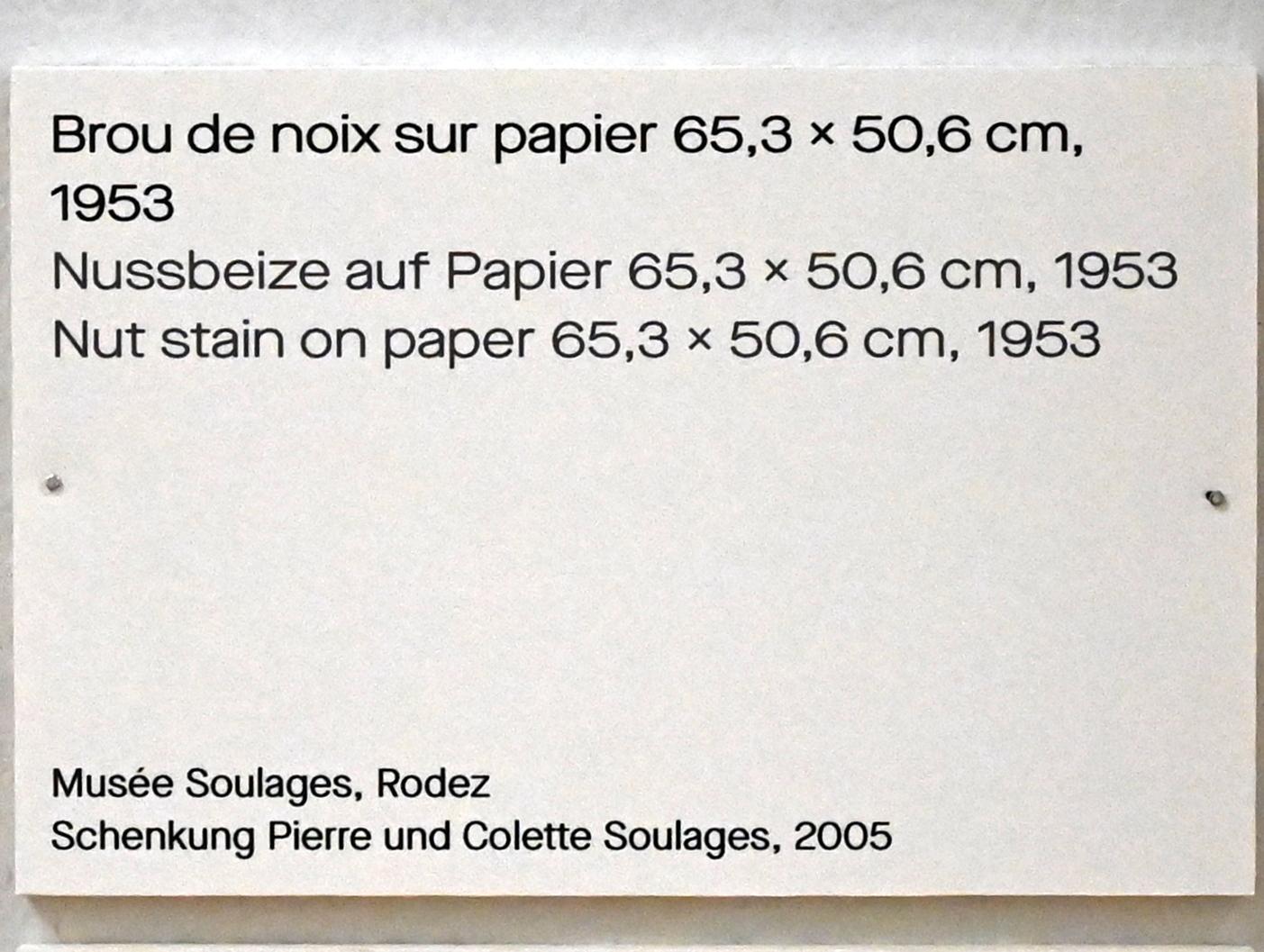Pierre Soulages (1946–2019), Nussbeize auf Papier 65,3 x 50,6 cm, 1953, Chemnitz, Kunstsammlungen am Theaterplatz, Ausstellung "Soulages" vom 28.03.-25.07.2021, Saal 4, 1953, Bild 2/2