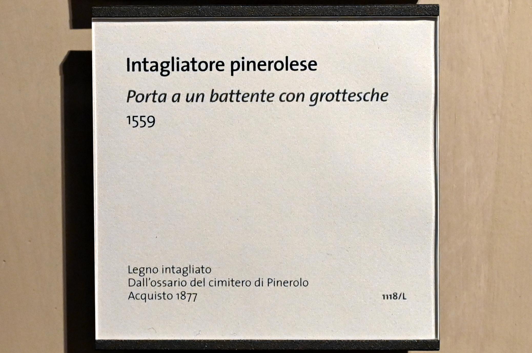 Einflügelige Tür mit Grotesken, Pinerolo, Friedhof, jetzt Turin, Museo civico d'arte antica, Saal 3, 1559, Bild 2/2