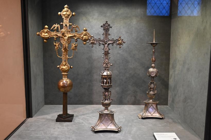 Altarkreuze mit Johannes und Maria Magdalena, Altarleuchter, Ivrea, Dom von Ivrea, jetzt Turin, Museo civico d'arte antica, Saal 3, um 1510–1520, Bild 2/4