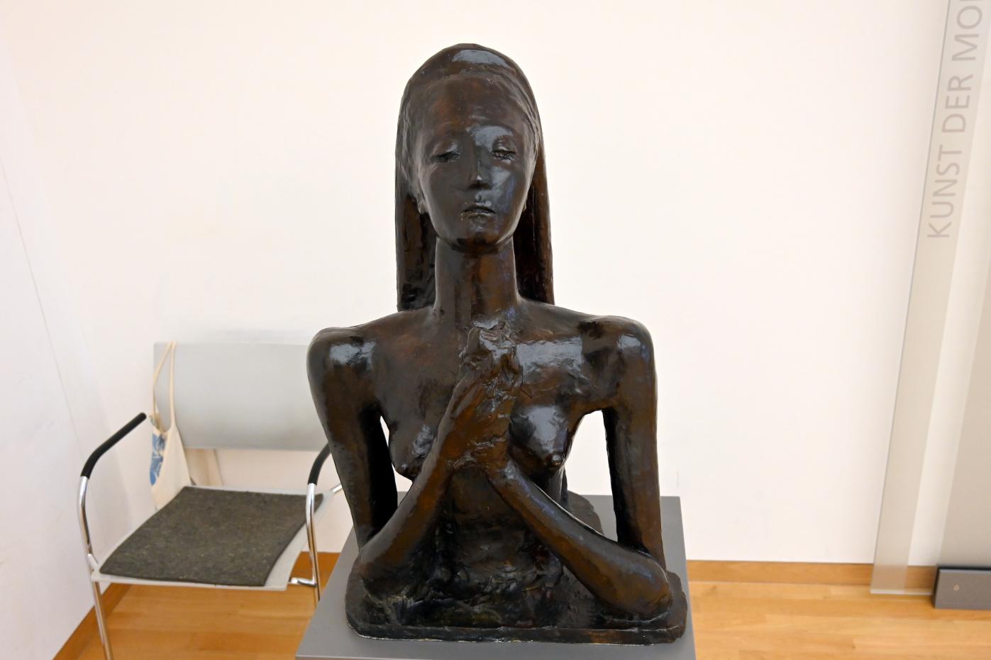 Wilhelm Lehmbruck (1909–1918), Betende, Mainz, Landesmuseum, Moderne, Saal 1, 1918, Bild 2/3