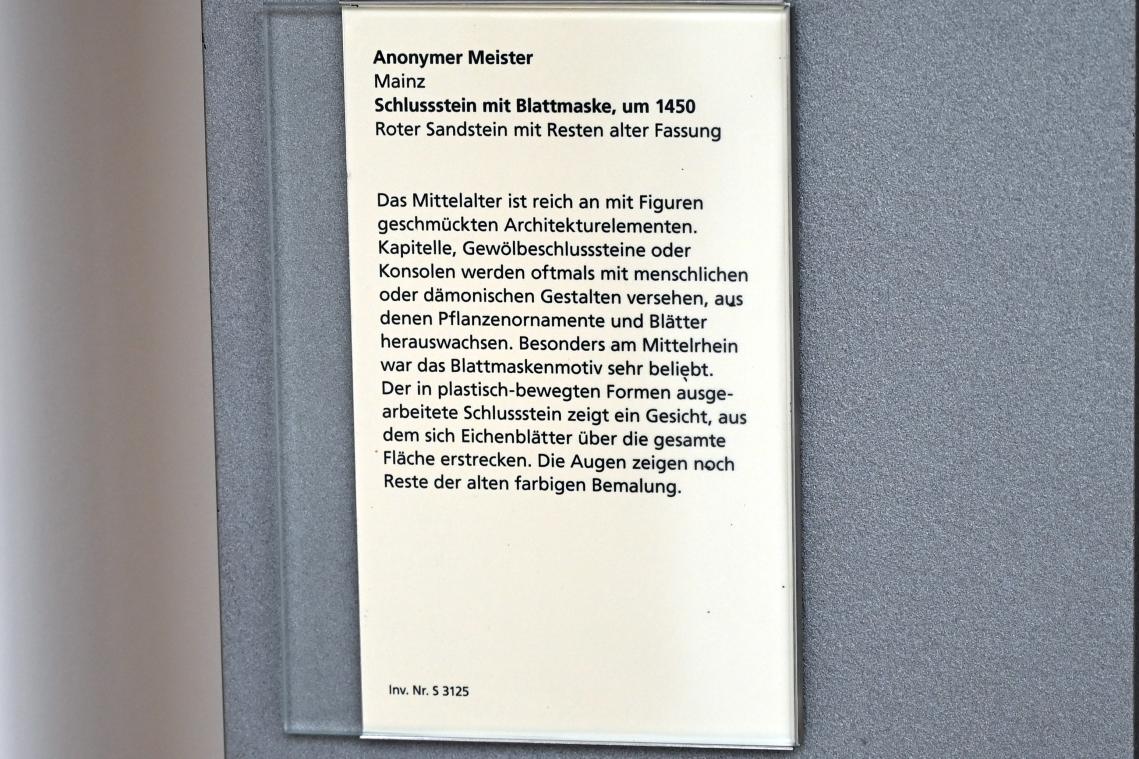 Schlussstein mit Blattmaske, Mainz, Landesmuseum, Aus dem Stadtbild verschwunden, um 1450, Bild 2/2