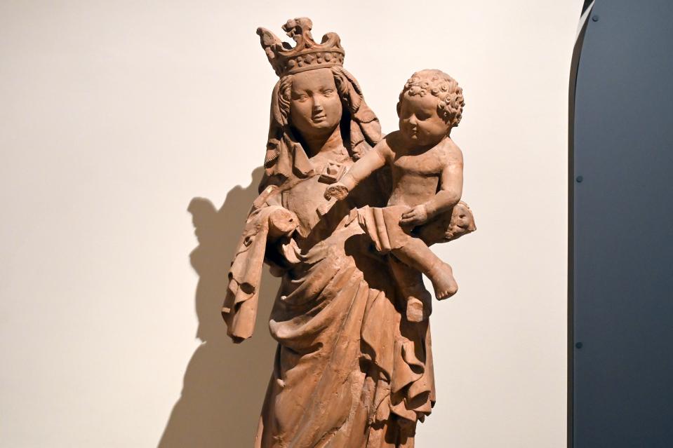 Muttergottes auf dem Löwen, Heuchelheim (Reichelsheim), ehem. Kirche St. Maria, jetzt Darmstadt, Hessisches Landesmuseum, Kunsthandwerk, 1420–1430, Bild 2/3