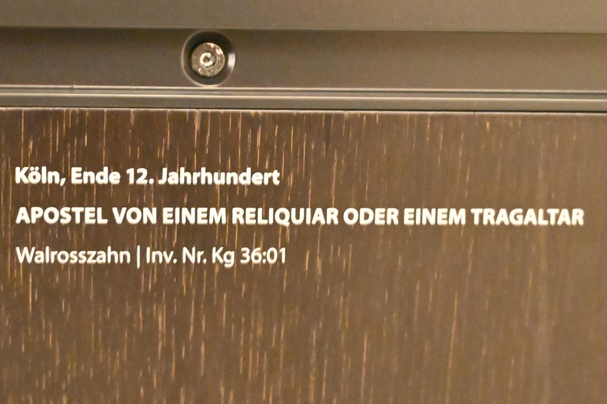 Apostel von einem Reliquiar oder einem Tragaltar, Darmstadt, Hessisches Landesmuseum, Kunsthandwerk, Ende 12. Jhd., Bild 2/2