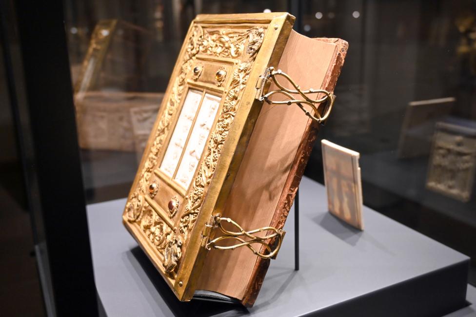 Deckel eines Evangeliars, Köln, Basilika St. Andreas, jetzt Darmstadt, Hessisches Landesmuseum, Kunsthandwerk, Ende 10. Jhd., Bild 2/3