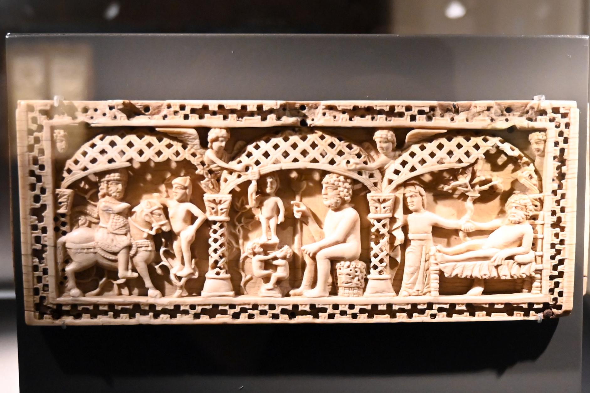 Wände eines Alexanderkästchens, Darmstadt, Hessisches Landesmuseum, Kunsthandwerk, 2. Hälfte 9. Jhd., Bild 3/5