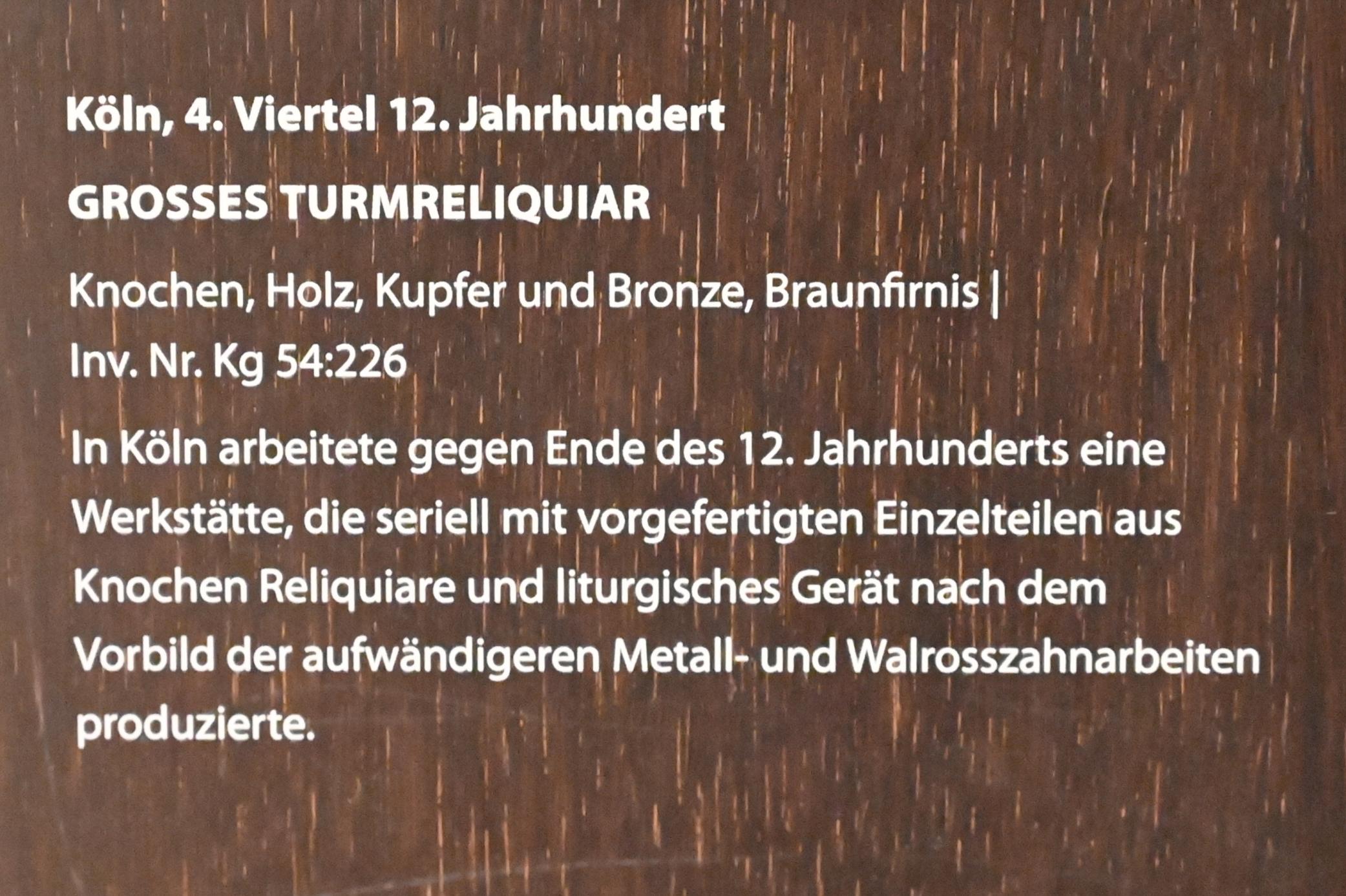 Großes Turmreliquiar, Darmstadt, Hessisches Landesmuseum, Kirchliche Schatzkammer, Letztes Viertel 12. Jhd., Bild 2/2