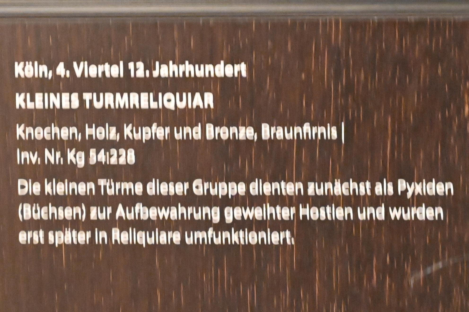Kleines Turmreliquiar, Darmstadt, Hessisches Landesmuseum, Kirchliche Schatzkammer, Letztes Viertel 12. Jhd., Bild 2/2