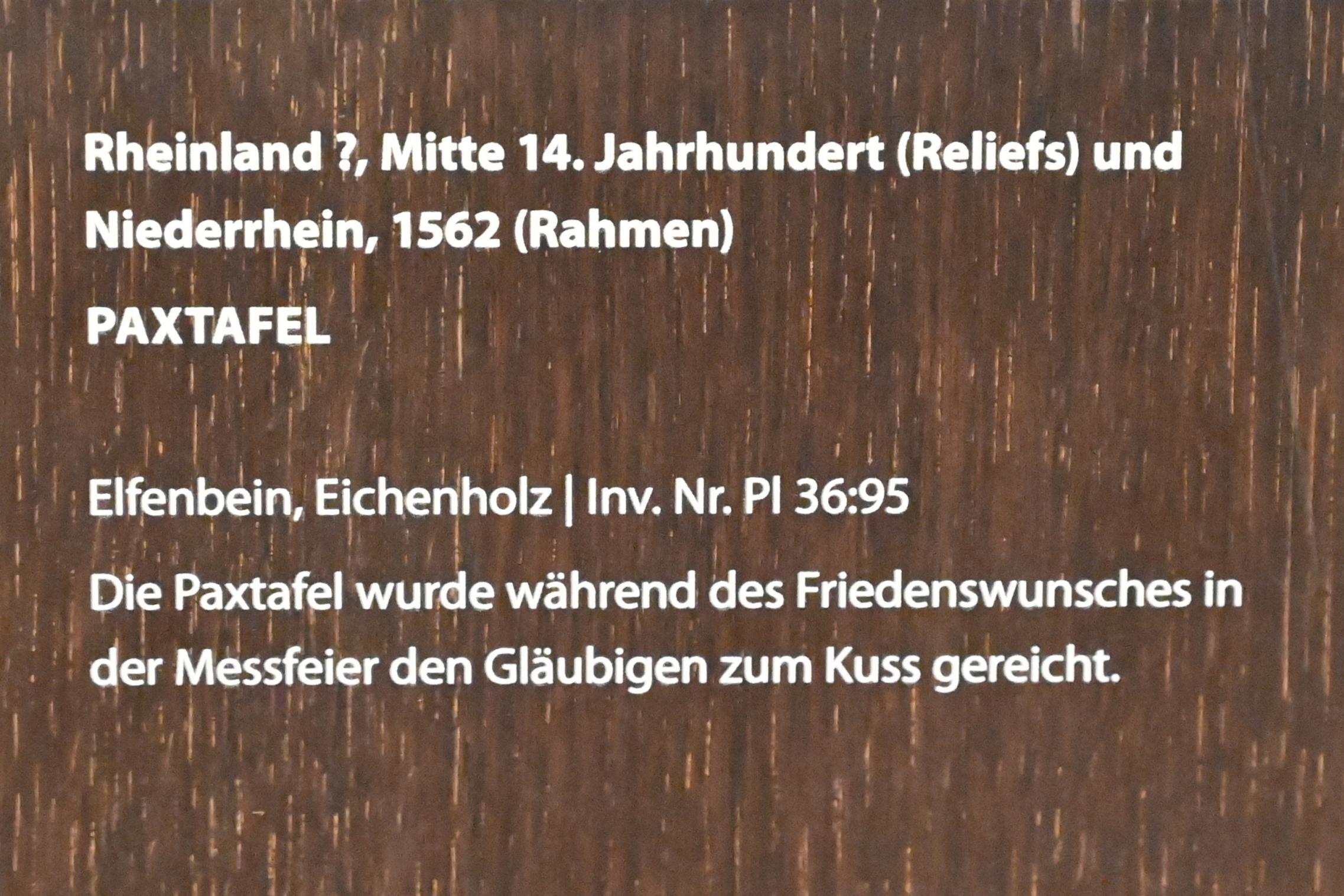 Paxtafel, Darmstadt, Hessisches Landesmuseum, Kirchliche Schatzkammer, Mitte 14. Jhd., Bild 2/2