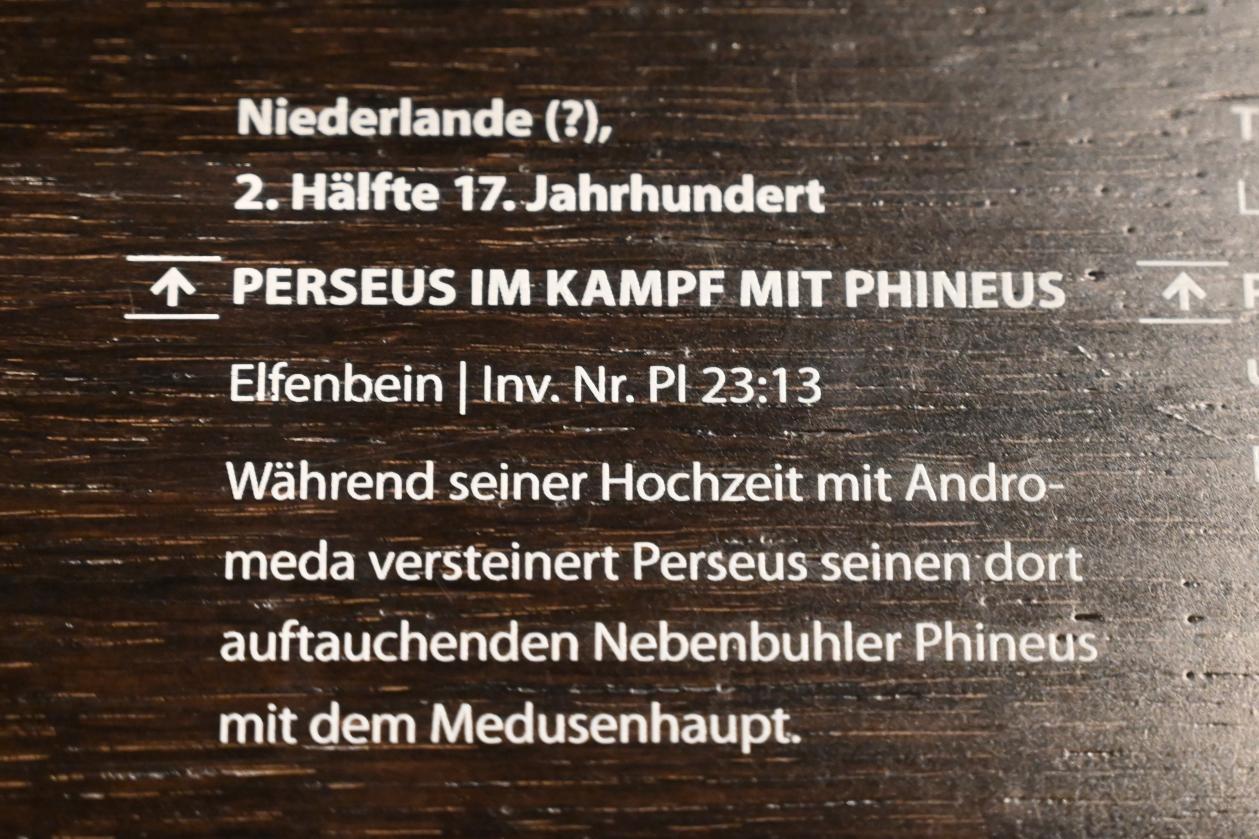 Perseus im Kampf mit Phineus, Darmstadt, Hessisches Landesmuseum, Fürstliche Schatzkammer, 2. Hälfte 17. Jhd., Bild 2/2