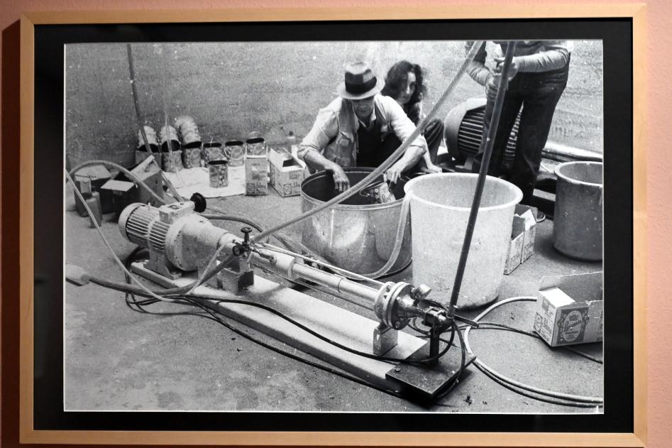 Joseph Beuys (1948–1985), Cuprum 0,3 % unguentum metallicum praeparatum, Wiesbaden, Museum Wiesbaden, Beuys 2, 1978, Bild 3/7