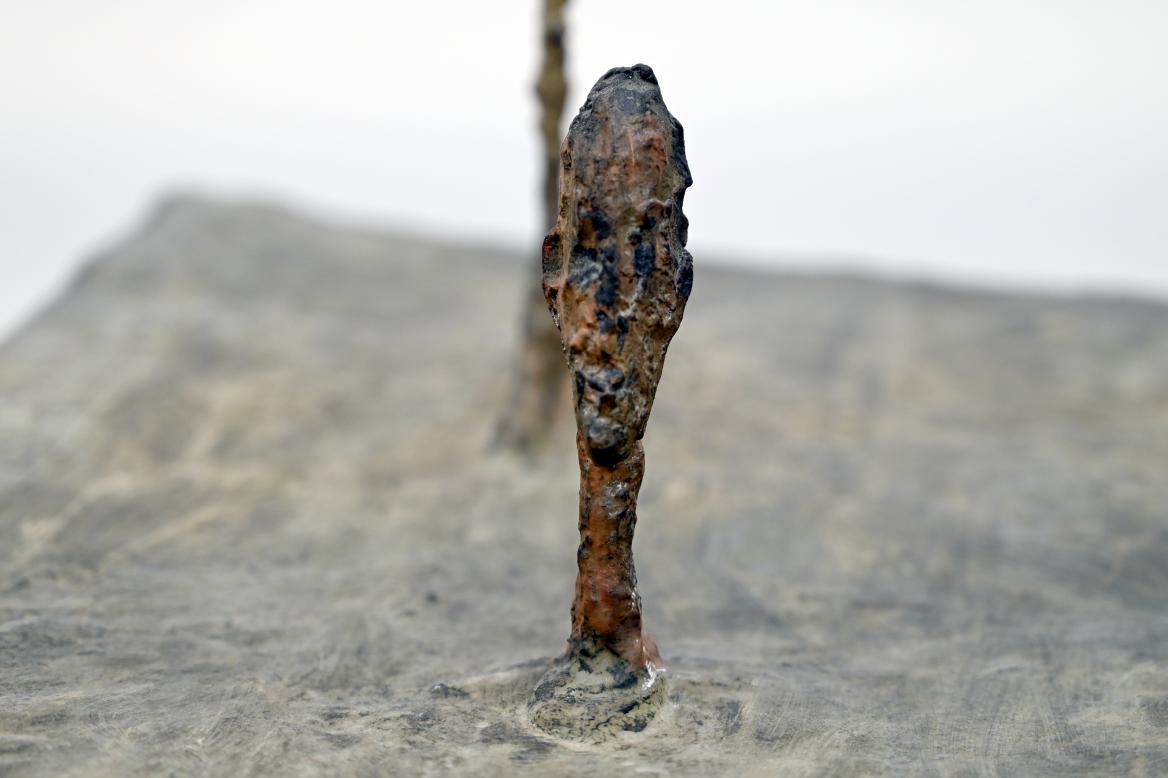 Alberto Giacometti (1914–1965), Platz (drei Figuren, ein Kopf), Köln, Museum Ludwig, 02.27, 1950, Bild 4/6