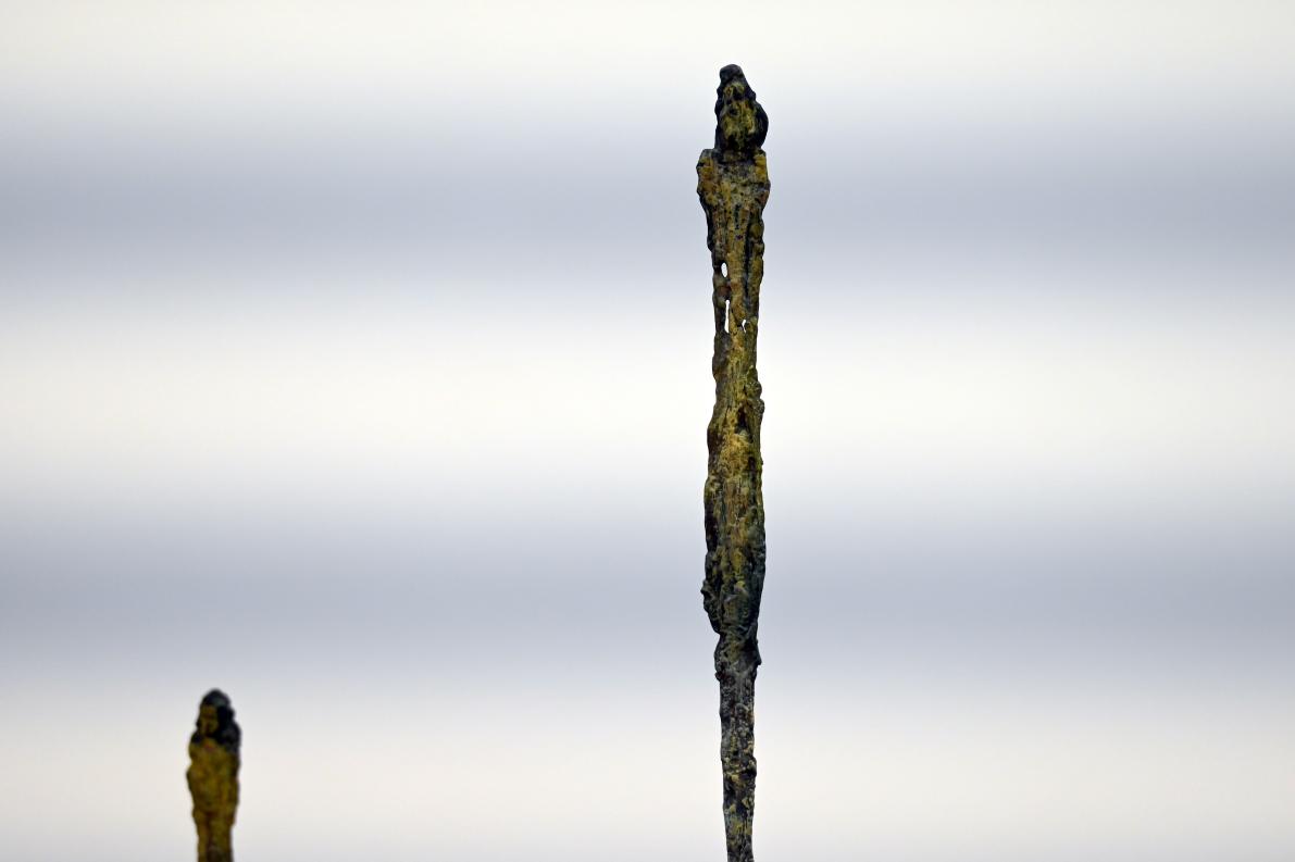 Alberto Giacometti (1914–1965), Platz (drei Figuren, ein Kopf), Köln, Museum Ludwig, 02.27, 1950, Bild 5/6