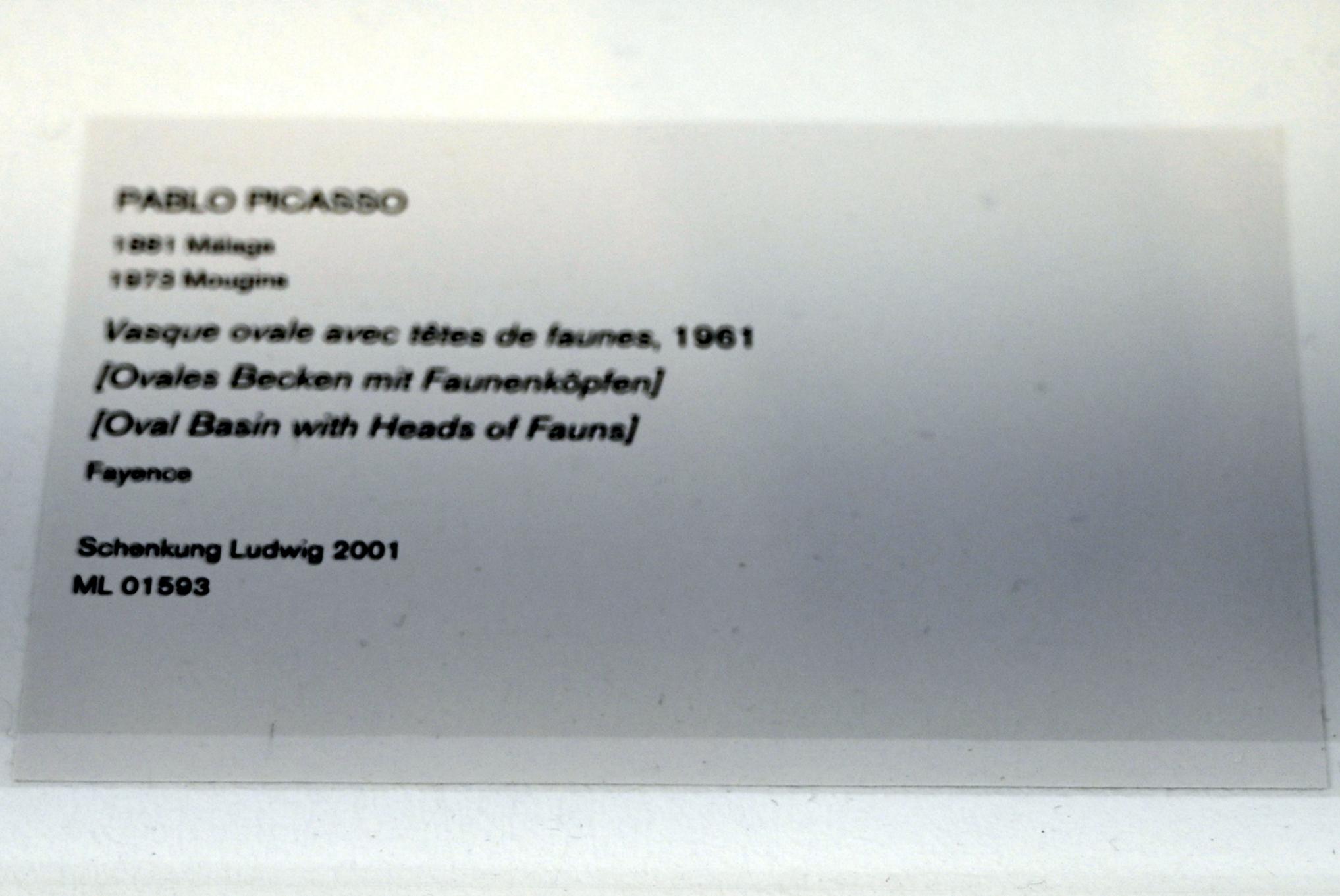 Pablo Picasso (1897–1972), Ovales Becken mit Faunenköpfen, Köln, Museum Ludwig, 02.37, 1961, Bild 2/2