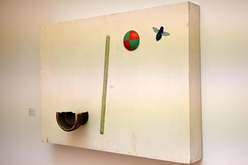 Ilja Kabakow (1966–1990), Trompete, Stock, Ball und Fliege, Köln, Museum Ludwig, 01.58, 1966, Bild 2/3