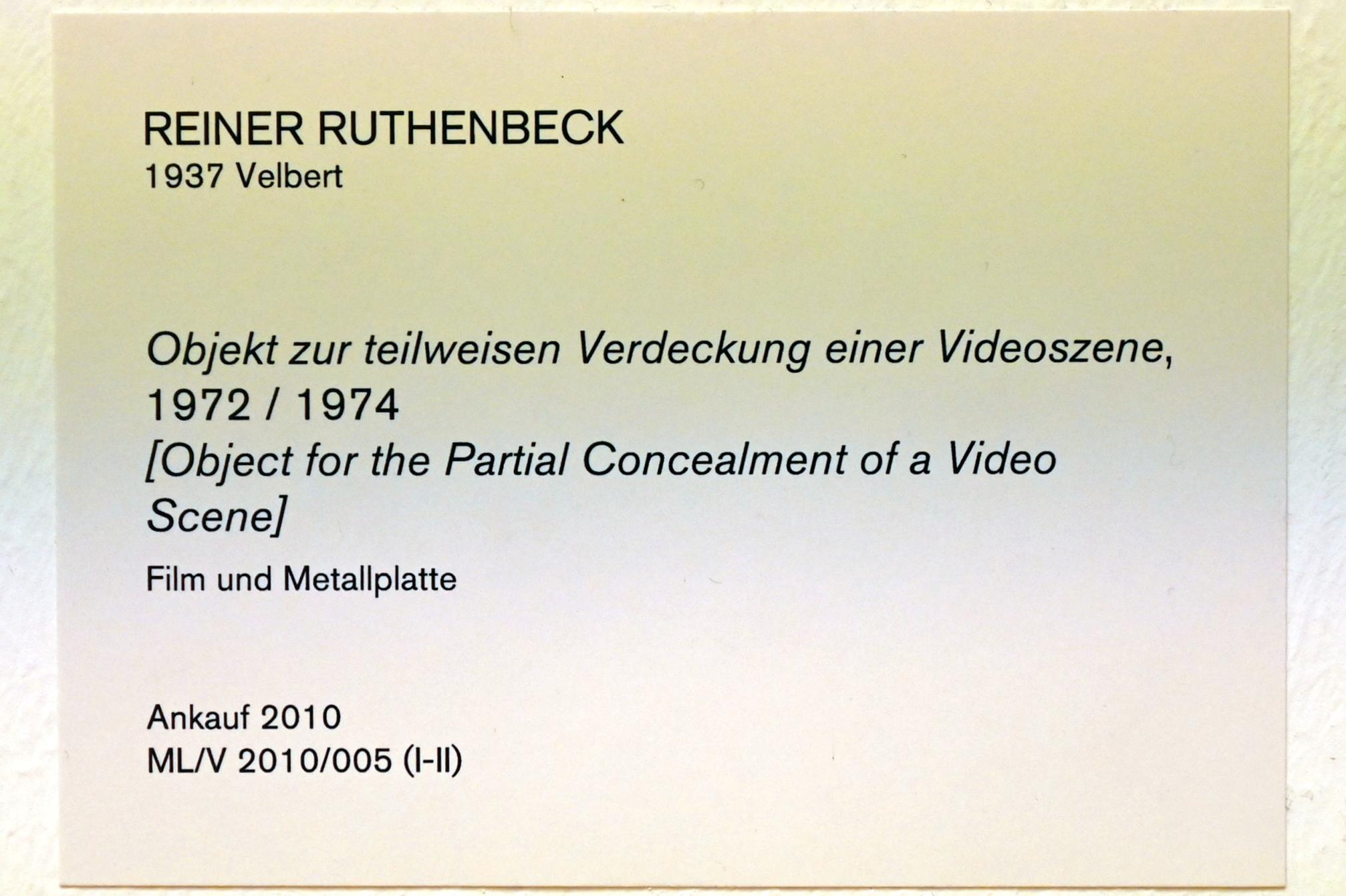 Reiner Ruthenbeck (1968–1972), Objekt zur teilweisen Verdeckung einer Videoszene, Köln, Museum Ludwig, 01.40, 1972, Bild 5/5