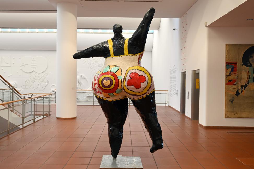 Niki de Saint Phalle (1961–1995), Schwarze Nana, Köln, Museum Ludwig, 01.19, 1968–1969, Bild 3/4