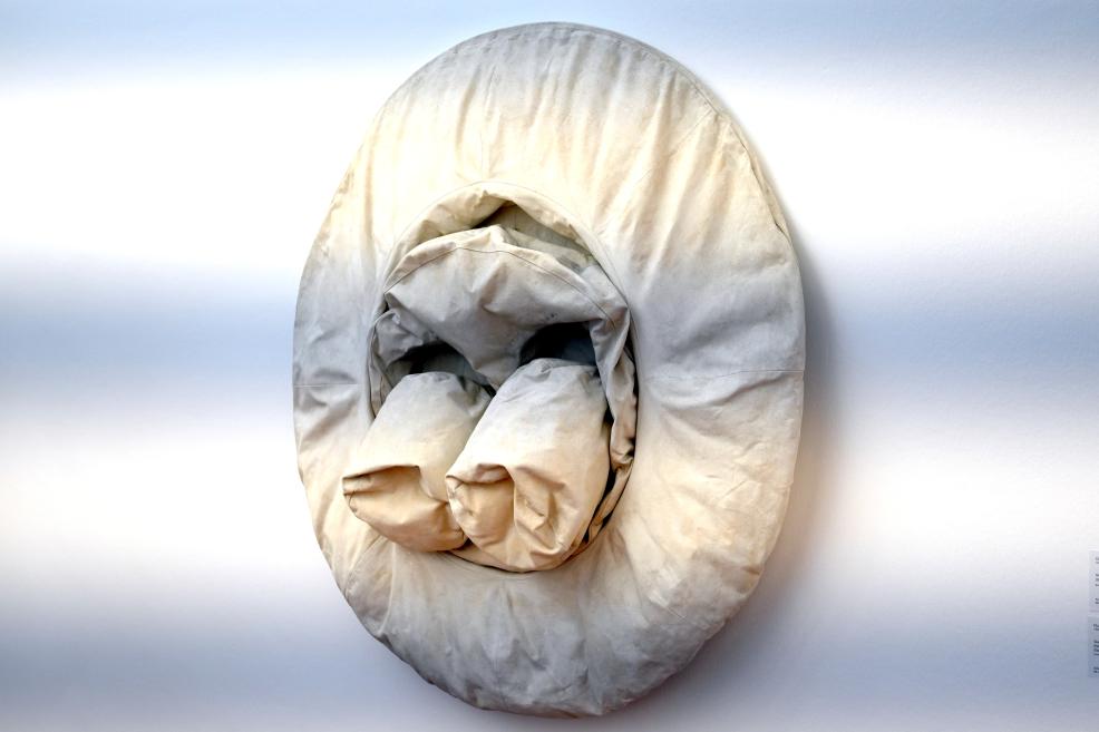 Claes Oldenburg (1961–1971), Weicher schwedischer Riesen-Lichtschalter (Geisterfassung), Köln, Museum Ludwig, 01.13, 1966, Bild 2/3