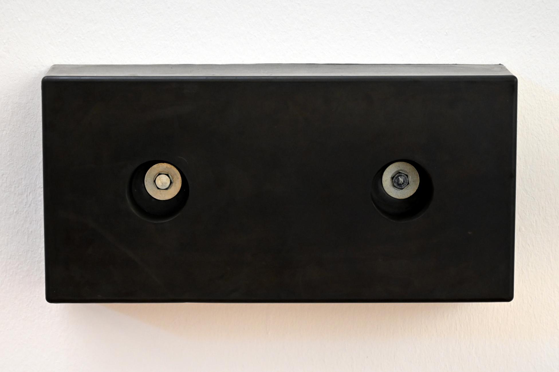 Park McArthur (2019), Passive Vibration Durometer Facts 9, Köln, Museum Ludwig, E0.35, 2019, Bild 2/3