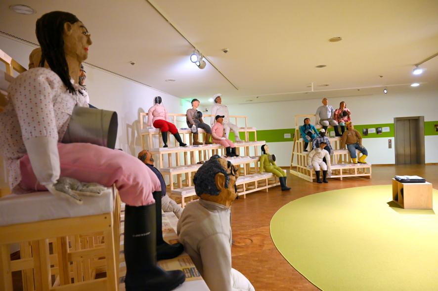 Oscar Murillo (2018), Kollektives Bewusstsein, Köln, Museum Ludwig, E0.42, 2015–2022, Bild 3/10