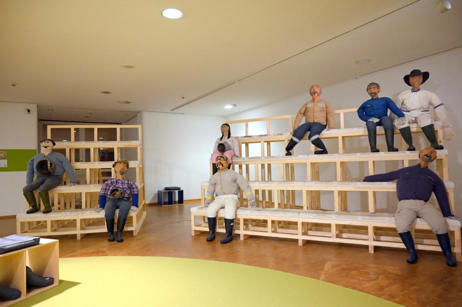 Oscar Murillo (2018), Kollektives Bewusstsein, Köln, Museum Ludwig, E0.42, 2015–2022, Bild 4/10