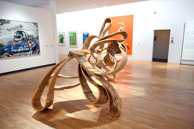 Richard Deacon (2004–2009), Rutschig bei Nässe, Schwäbisch Hall, Kunsthalle Würth, Ausstellung "Sport, Spaß und Spiel" vom 13.12.2021 - 26.02.2023, Obergeschoß, 2004, Bild 3/6
