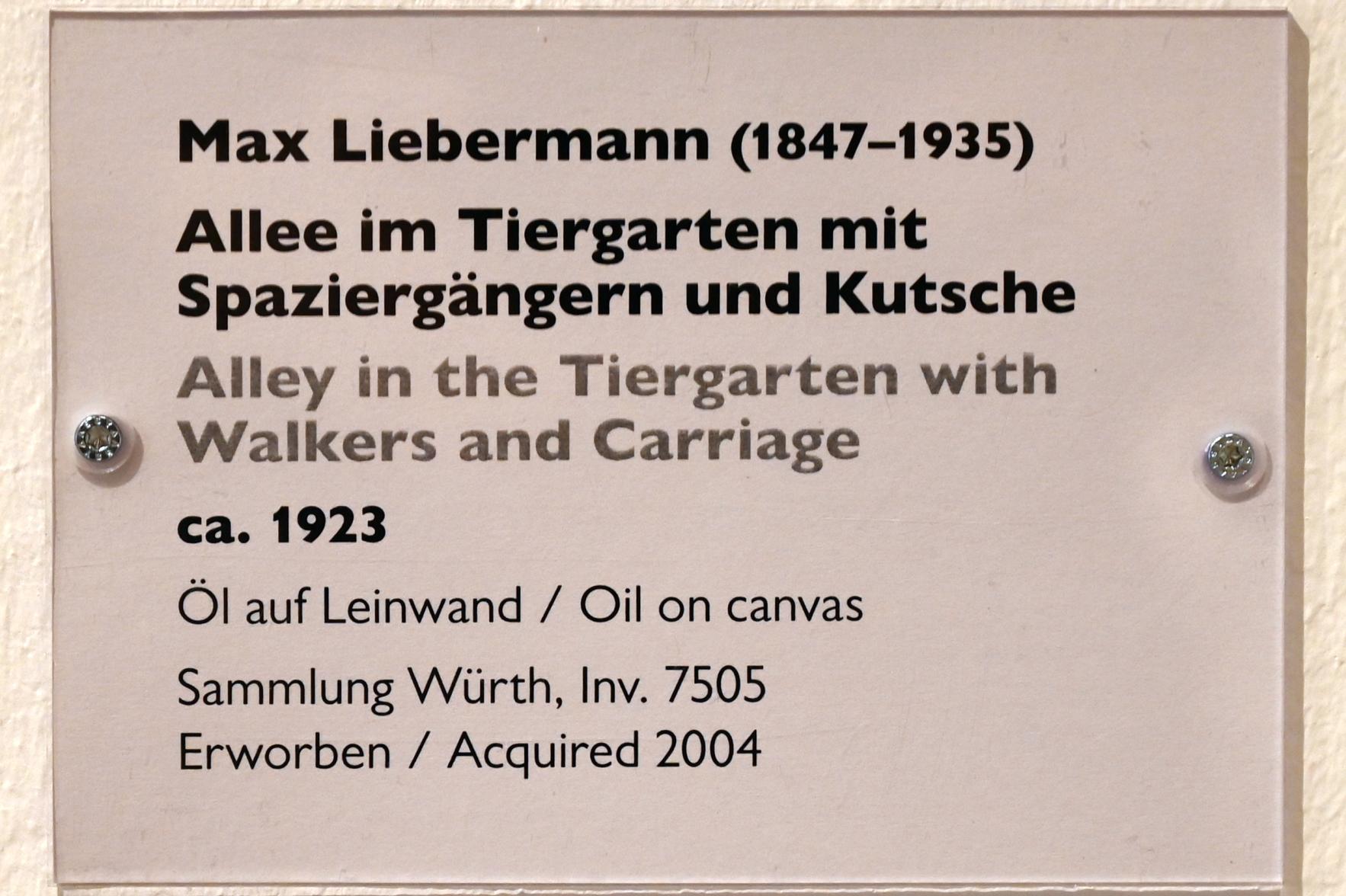 Max Liebermann (1872–1929), Allee im Tiergarten mit Spaziergängern und Kutsche, Schwäbisch Hall, Kunsthalle Würth, Ausstellung "Sport, Spaß und Spiel" vom 13.12.2021 - 26.02.2023, Untergeschoß, um 1923, Bild 2/2