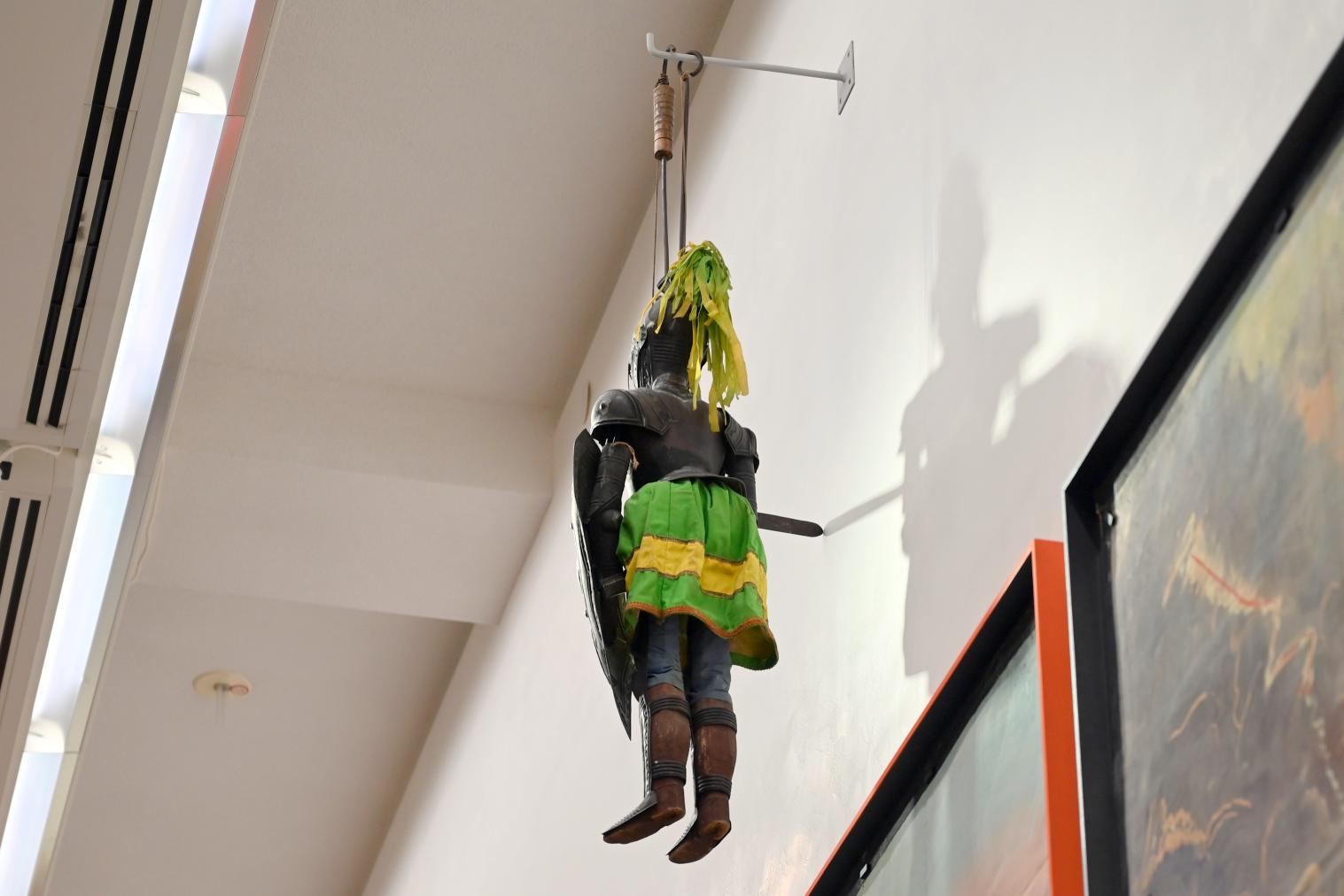 Bewaffnete Marionette, Schwäbisch Hall, Kunsthalle Würth, Ausstellung "Sport, Spaß und Spiel" vom 13.12.2021 - 26.02.2023, Untergeschoß, Undatiert, Bild 3/5