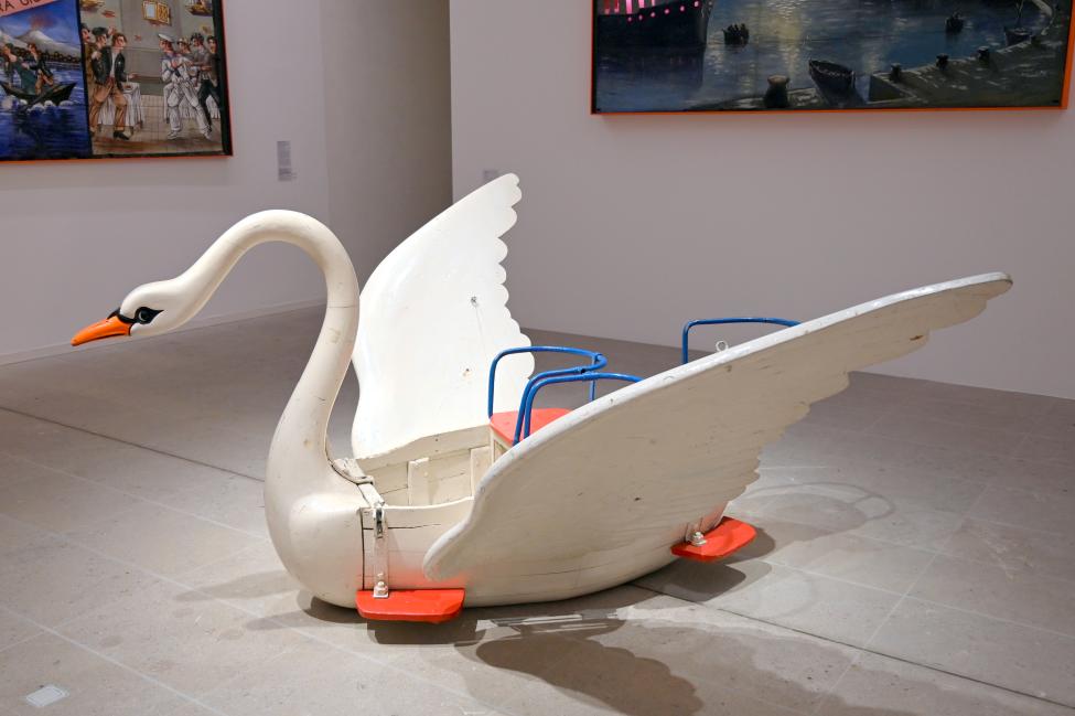 Karussellschwan aus einem französischen Karussell, Schwäbisch Hall, Kunsthalle Würth, Ausstellung "Sport, Spaß und Spiel" vom 13.12.2021 - 26.02.2023, Untergeschoß, 1920, Bild 2/6