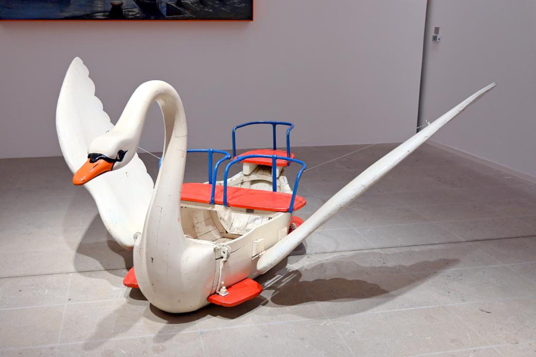 Karussellschwan aus einem französischen Karussell, Schwäbisch Hall, Kunsthalle Würth, Ausstellung "Sport, Spaß und Spiel" vom 13.12.2021 - 26.02.2023, Untergeschoß, 1920, Bild 4/6