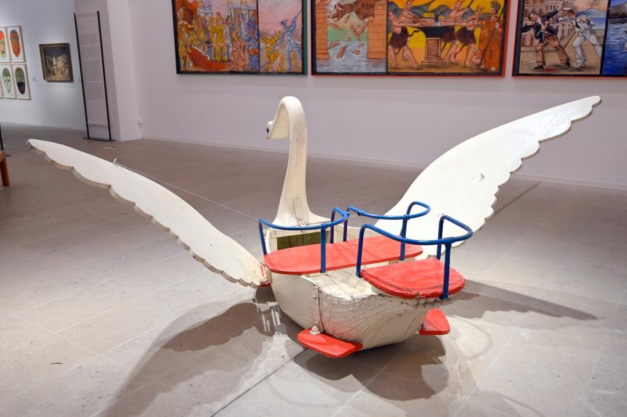 Karussellschwan aus einem französischen Karussell, Schwäbisch Hall, Kunsthalle Würth, Ausstellung "Sport, Spaß und Spiel" vom 13.12.2021 - 26.02.2023, Untergeschoß, 1920, Bild 5/6