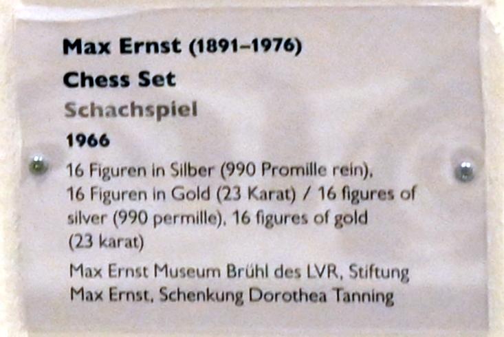 Max Ernst (1912–1970), Schachspiel, Schwäbisch Hall, Kunsthalle Würth, Ausstellung "Sport, Spaß und Spiel" vom 13.12.2021 - 26.02.2023, Untergeschoß, 1966, Bild 2/2