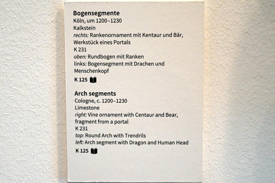 Rankenornament mit Kentaur und Bär, Werkstück eines Portals, Köln, Museum Schnütgen, Saal 2, um 1200–1230, Bild 2/2