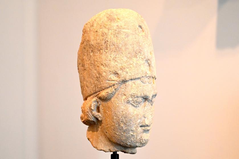 Kopf eines Ritters (hl. Georg?), Köln, Museum Schnütgen, Saal 2, um 1200, Bild 2/3