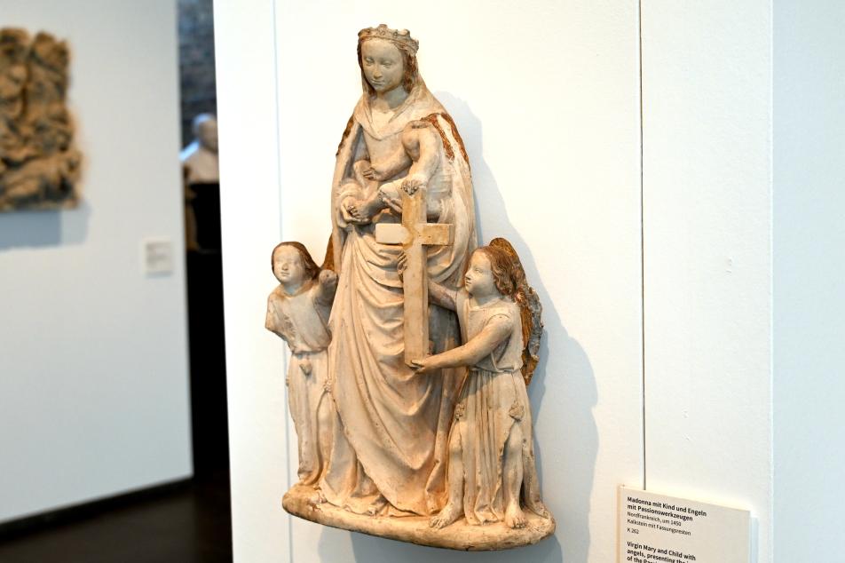 Madonna mit Kind und Engeln mit Passionswerkzeugen, Köln, Museum Schnütgen, Saal 2, um 1450, Bild 2/3