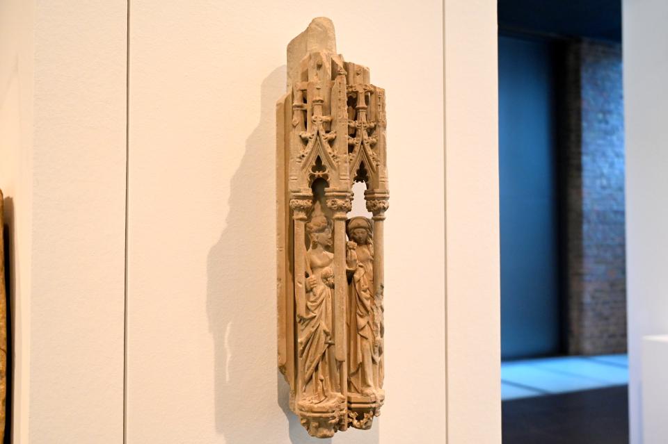 Fragment eines Sakramentshauses mit den hll. Agnes und Dorothea, Köln, Museum Schnütgen, Saal 2, 1475–1500, Bild 2/4